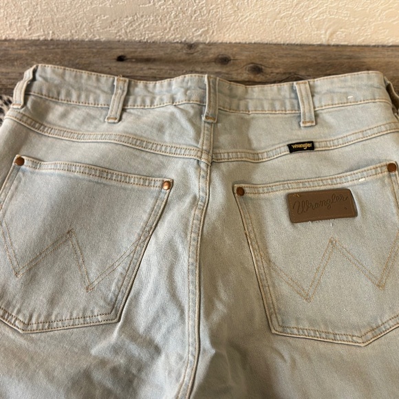 Womens Light Wash Wrangler Jeans - Size 11 - Picture 4 of 4